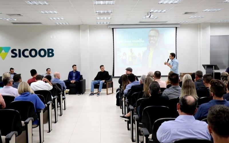 Sicoob São Miguel recebe comitiva de Joinville e promove evento com foco em inovação