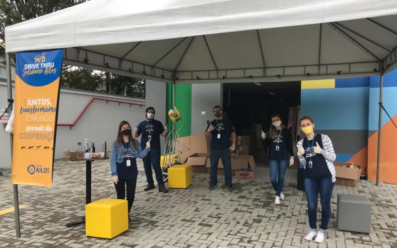 Central Ailos promove Drive Thru Solidário e arrecada mais de duas toneladas e meia de doações