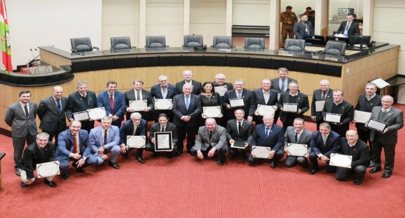 Assembleia Legislativa de SC homenageia cooperativismo