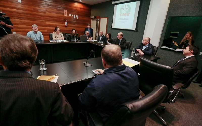 Deputados debatem na Assembleia Legislativa a vacinação contra febre aftosa no Paraná