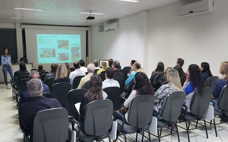 Coocam apresenta case do Projeto Escola no Campo