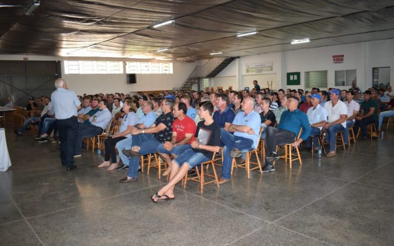 Direção, conselheiros e associados líderes da Cooper A1 reunidos para a pré-assembleia 2020