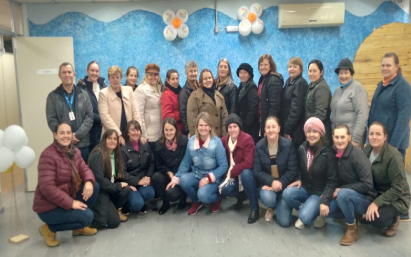 Núcleos Femininos da Cooperauriverde visitam abatedouro de suínos da Aurora Coop