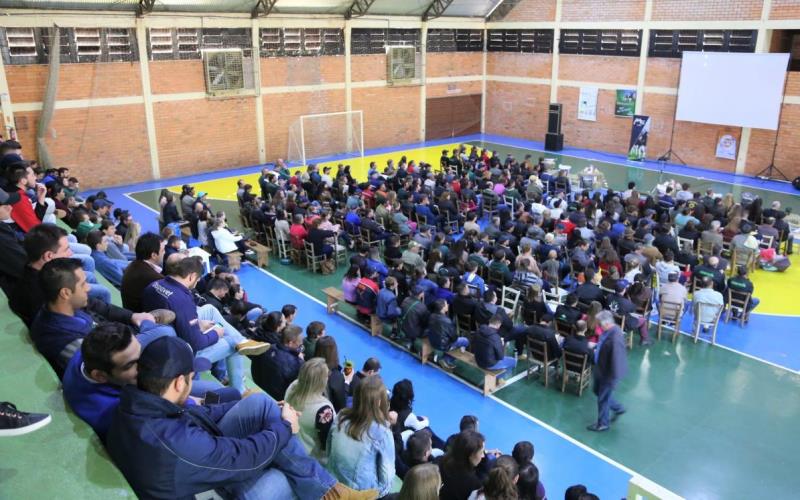 Produção de leite e manejo do rebanho foi o foco no 9° Seminário Auriverde de Bovinocultura do Leite