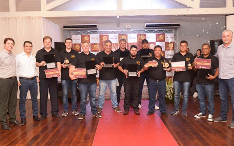 Coopercarga premia os motoristas TOP 10 que atuam para a cooperativa