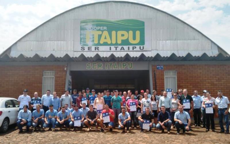 Tortuga premia produtores da Cooperitaipu em qualidade do leite