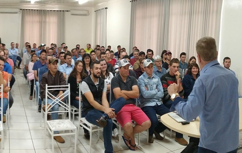 Apresentado laboratório portátil de leite para controle de mastite na Cooperitaipu