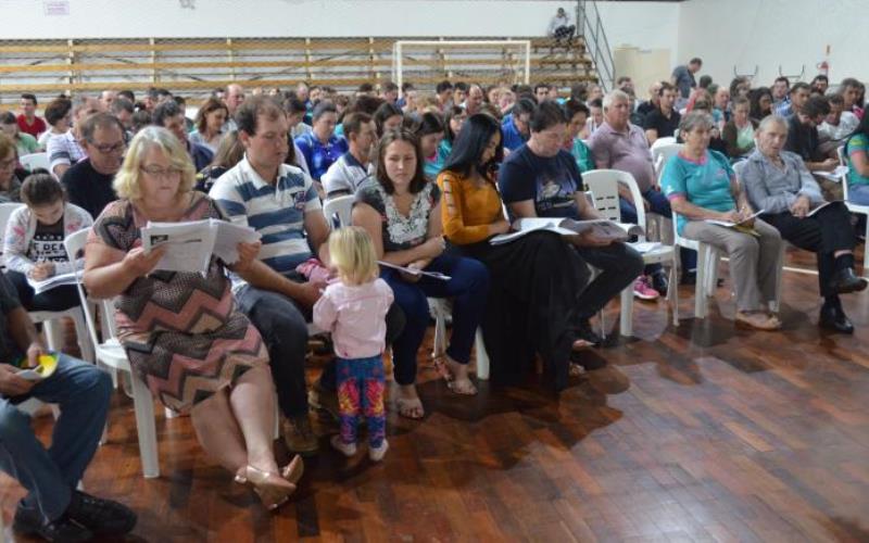 Palestra para casais na Cooperitaipu aborda o gerenciamento da raiva