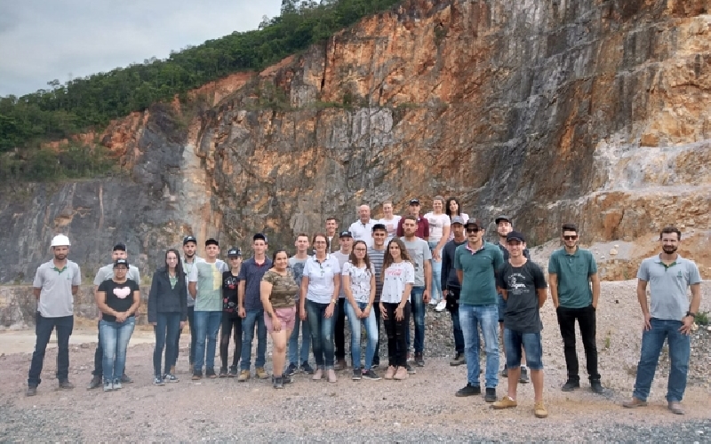 Grupo de Jovens Empreendedores da Copercampos – JEC realiza visita técnica a Botuverá/SC