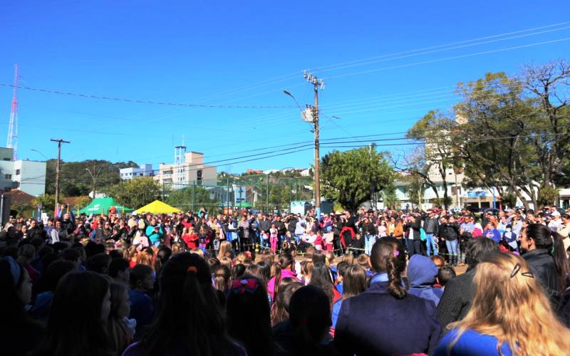 Dia C é realizado por cooperativas com diversas atividades para a comunidade