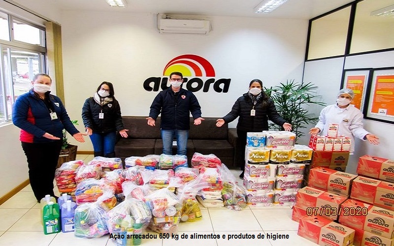 Cooperativas doam 650 kg de alimentos e produtos de higiene no Meio-Oeste