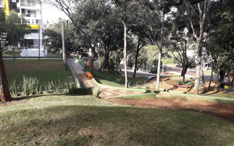 Praça de Chapecó é reinaugurada após trabalho de voluntários da Fundação Aury Bodanese