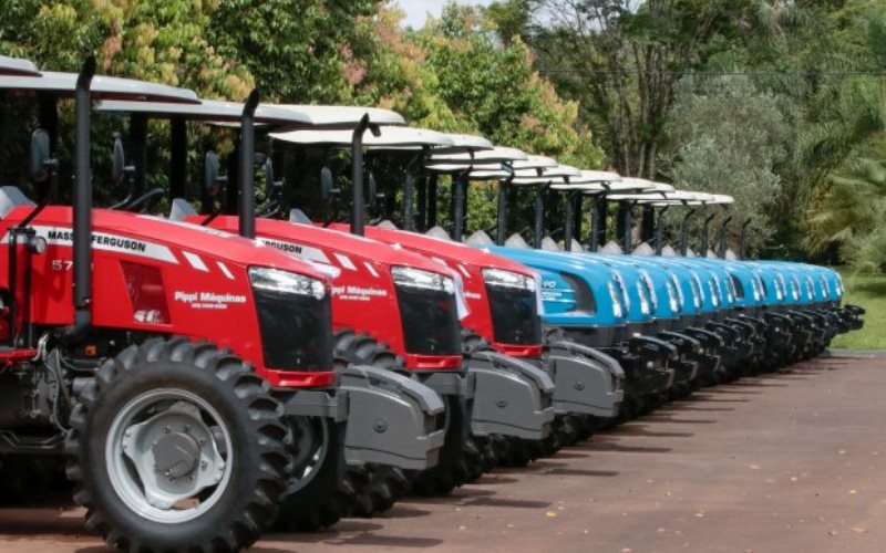 Municípios do Oeste catarinense recebem máquinas agrícolas de emendas parlamentares