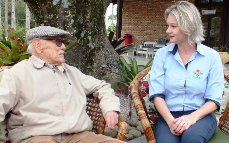 Epagri lança livro de Glauco Olinger sobre extensão rural