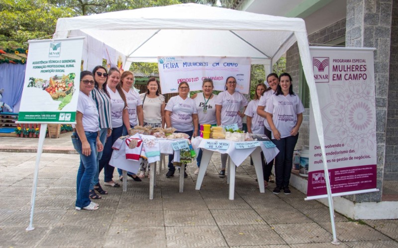 Produtoras rurais de Lauro Müller participam do programa Mulheres em Campo