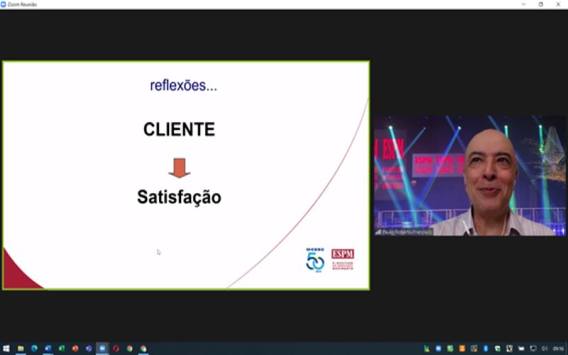 Satisfação e experiência do cliente foram abordados em palestra do Sescoop/SC