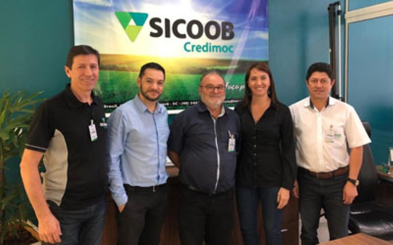 Diretora e gerente do Sicoob Central SC/RS visitam o Sicoob Credimoc