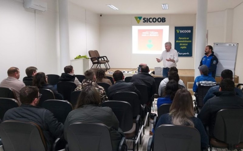 Sicoob inicia curso gestão de finanças pessoais em Tenente Portela