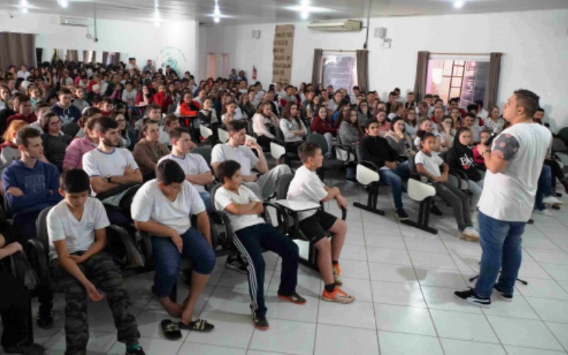 Sicoob MaxiCrédito lança programa que resgata valores humanos e sociais