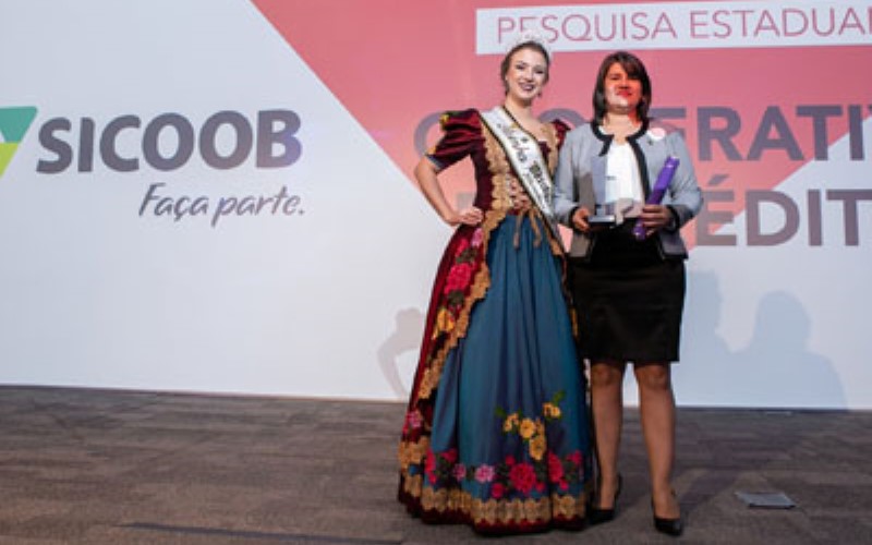 Sicoob recebe prêmio Top of Mind 2019