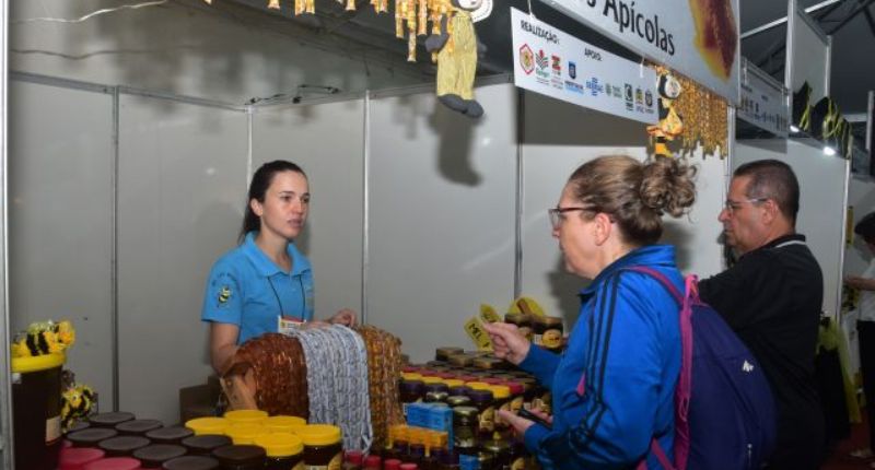 Feira do Mel de SC recebe 55 mil visitantes e comercializa 53 toneladas de mel e derivados