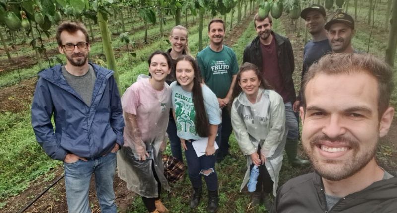 Alunos de agronomia da UFSC visitam Cooperja e pomares de cooperados